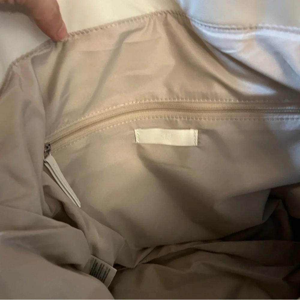 NWT H&M White Puffer Tote Bag Large - Picture 15 of 15